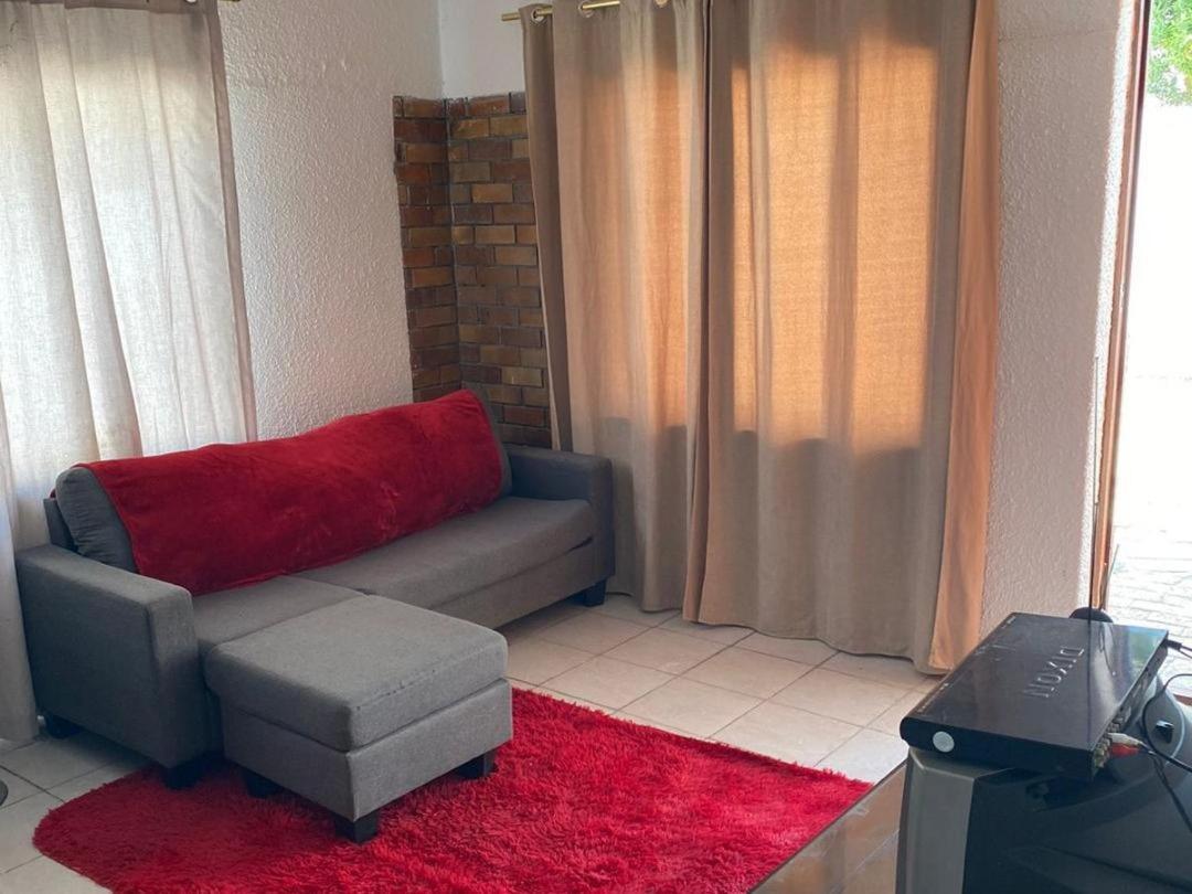 Le Leu Self Catering *